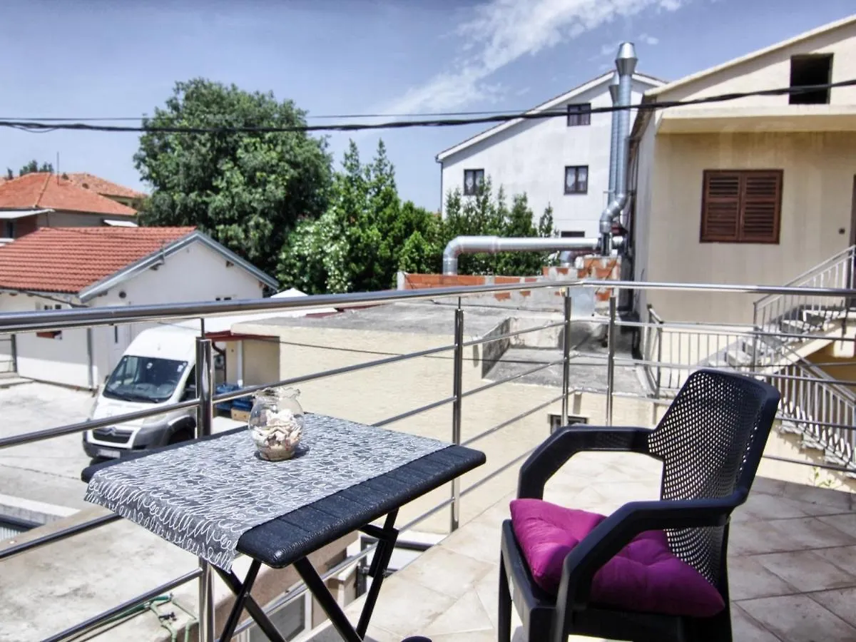 Apartments Victoria Pakoštane 3*,  Croacia