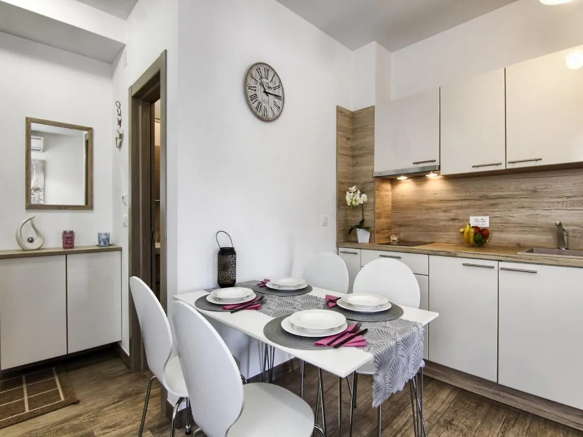 Apartments Victoria Pakostane Croatia